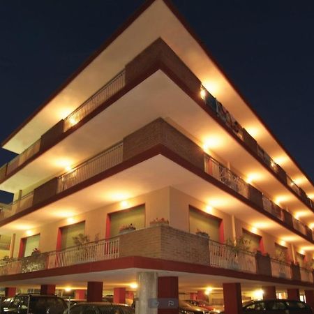 Hotel Jolanda Μπελάρια-Ιτζέα Μαρίνα Εξωτερικό φωτογραφία