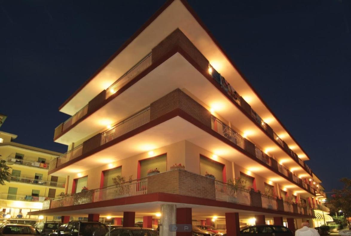 Hotel Jolanda Μπελάρια-Ιτζέα Μαρίνα Εξωτερικό φωτογραφία