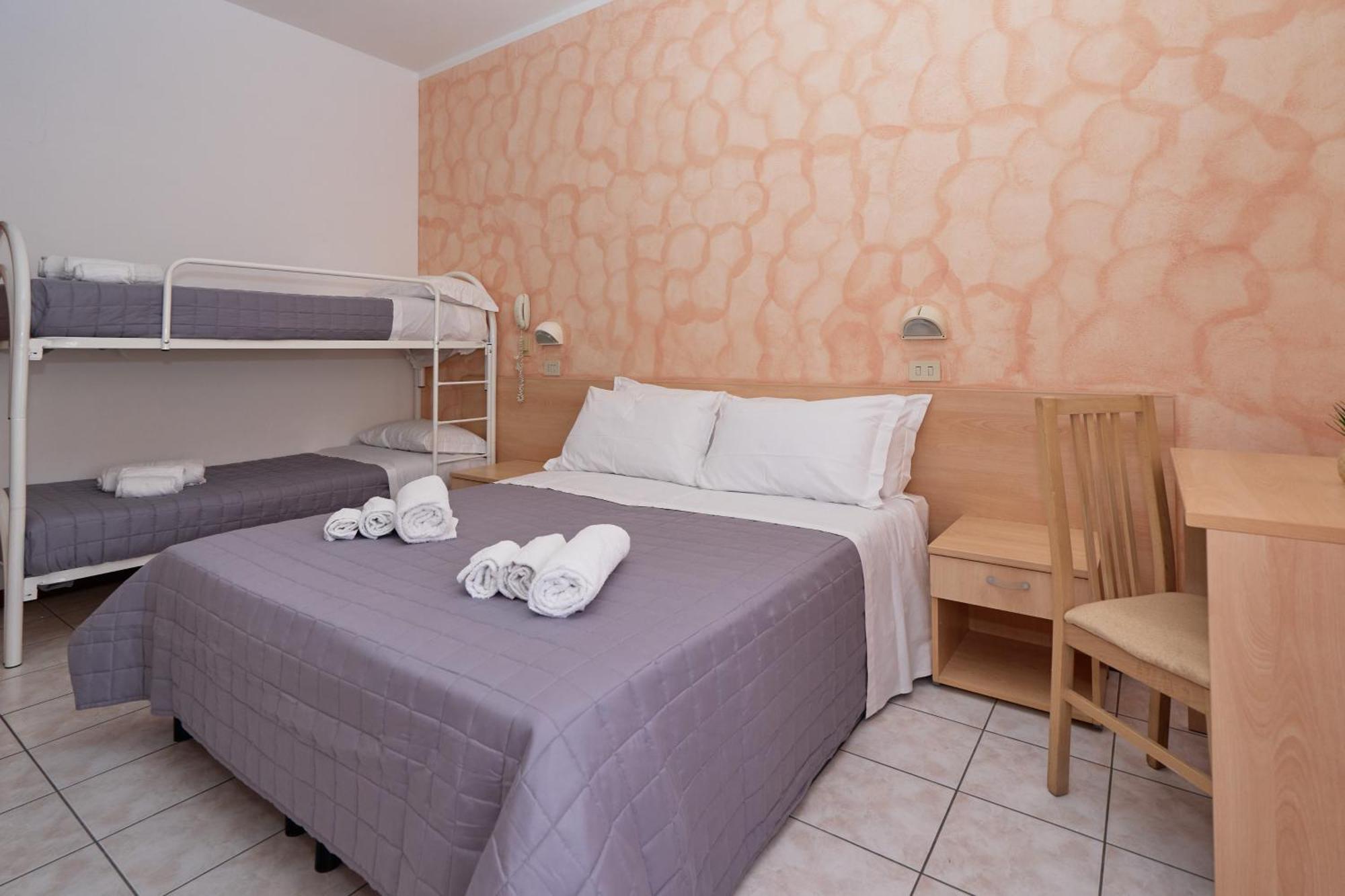 Hotel Jolanda Μπελάρια-Ιτζέα Μαρίνα Εξωτερικό φωτογραφία