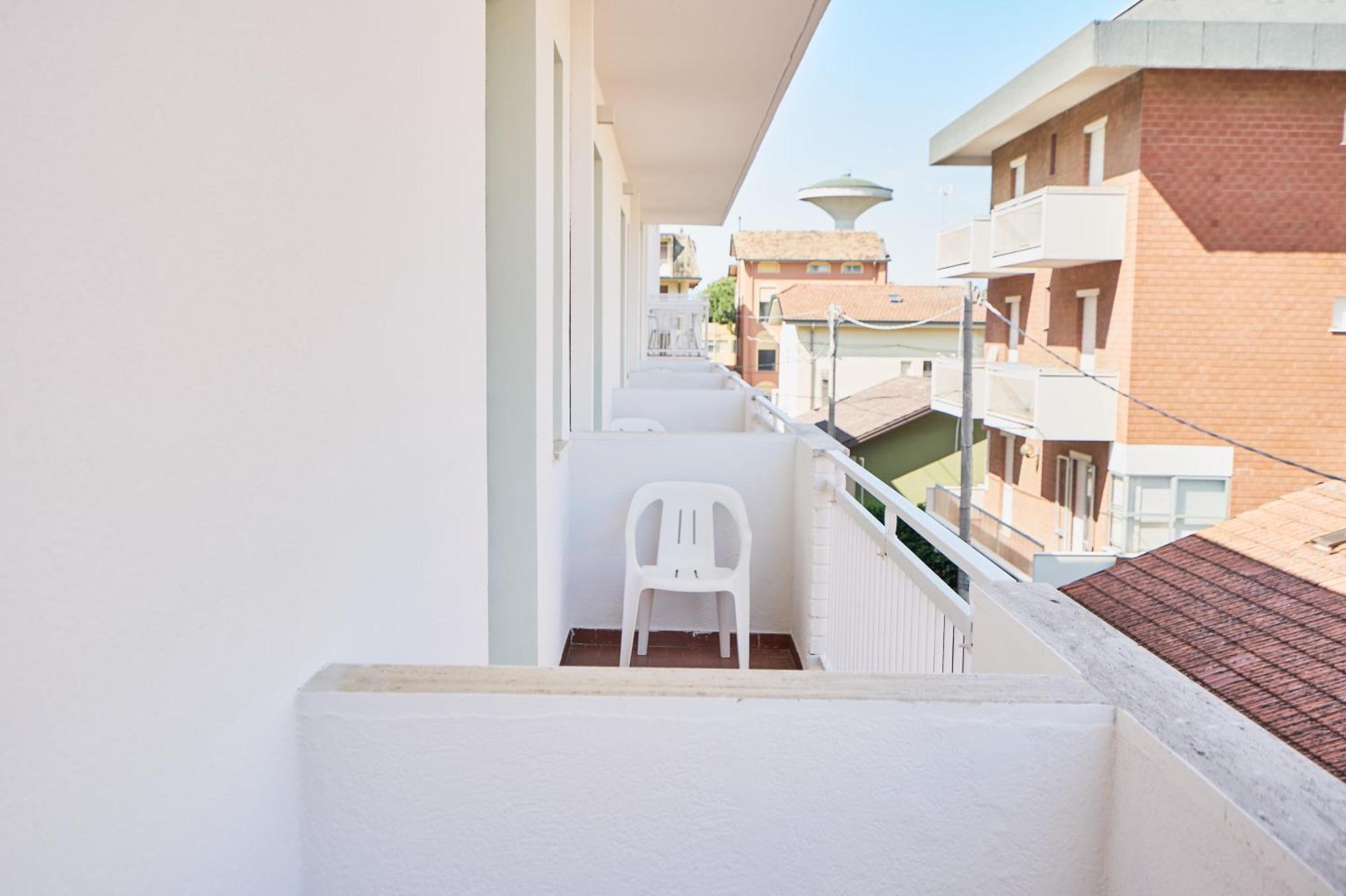 Hotel Jolanda Μπελάρια-Ιτζέα Μαρίνα Εξωτερικό φωτογραφία