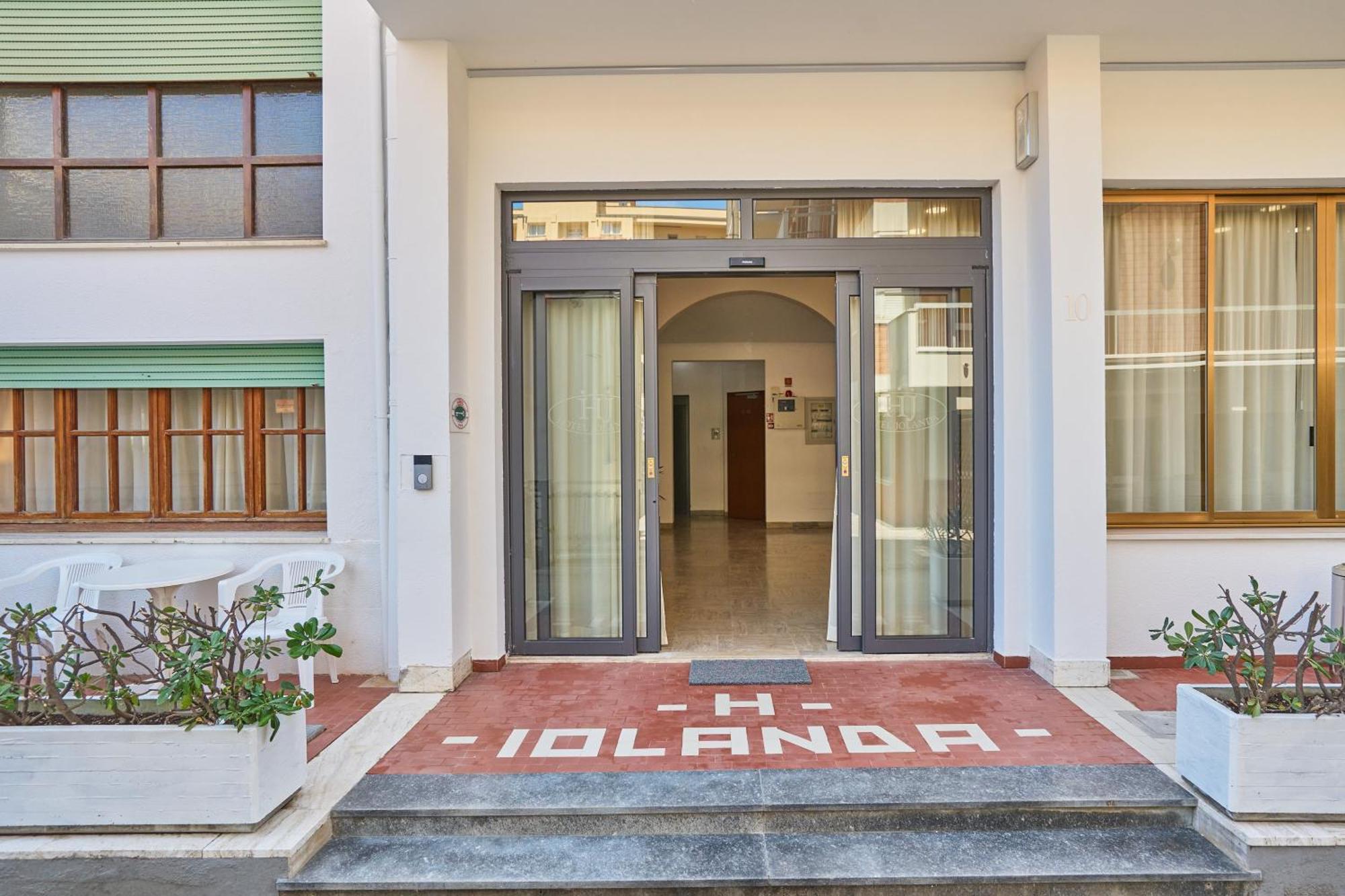 Hotel Jolanda Μπελάρια-Ιτζέα Μαρίνα Εξωτερικό φωτογραφία
