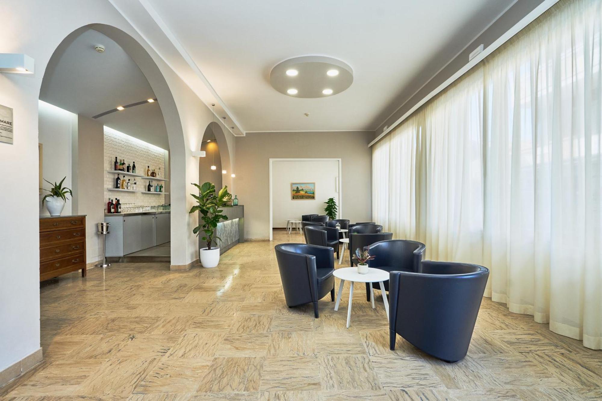 Hotel Jolanda Μπελάρια-Ιτζέα Μαρίνα Εξωτερικό φωτογραφία